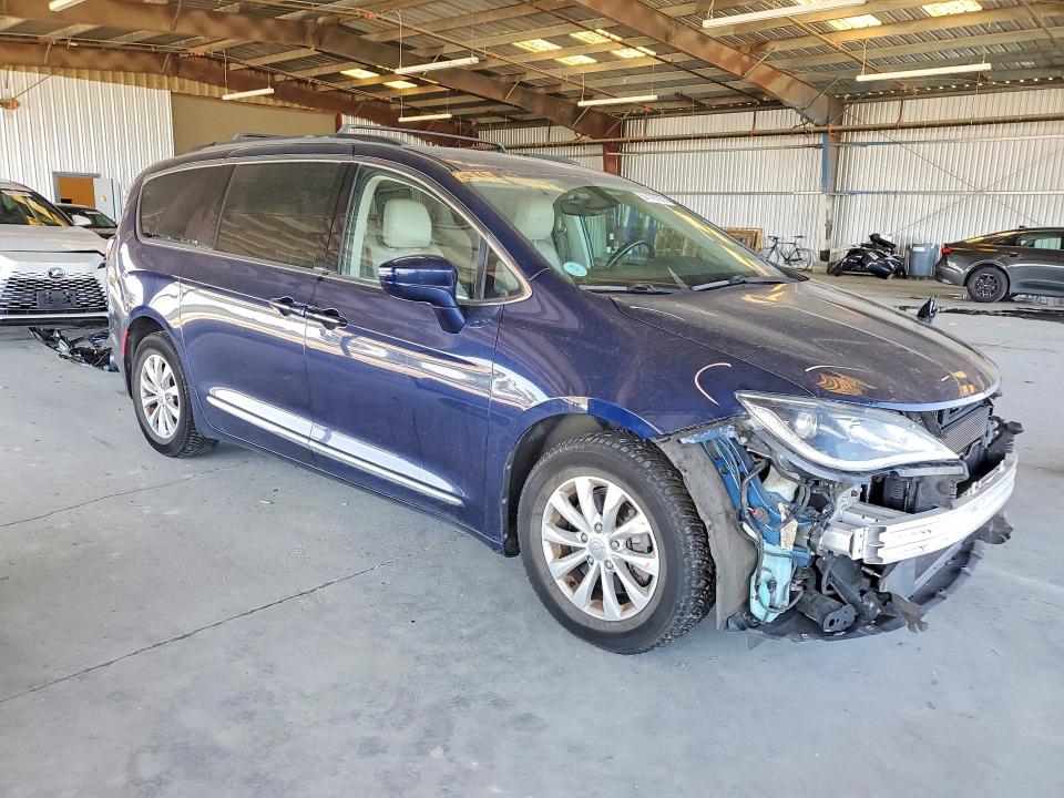Продаж на аукціоні авто 2017 Chrysler Pacifica, vin: 2C4RC1BGXHR719935, номер лоту: 56106186