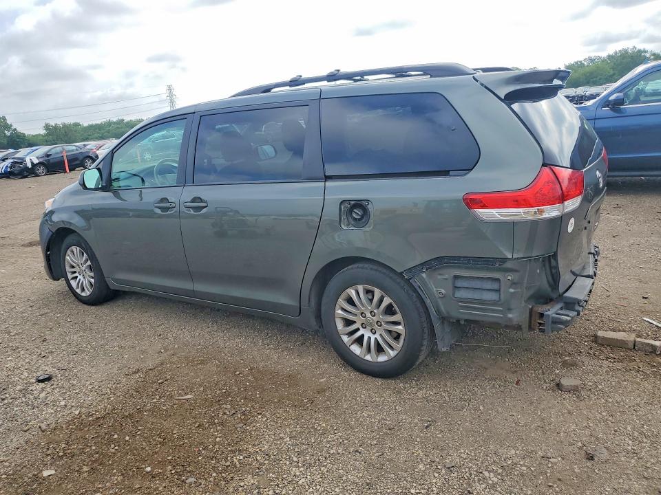 58924766 :رقم المزاد ، 5TDYK3DC8DS336985 vin ، 2013 Toyota Sienna مزاد بيع