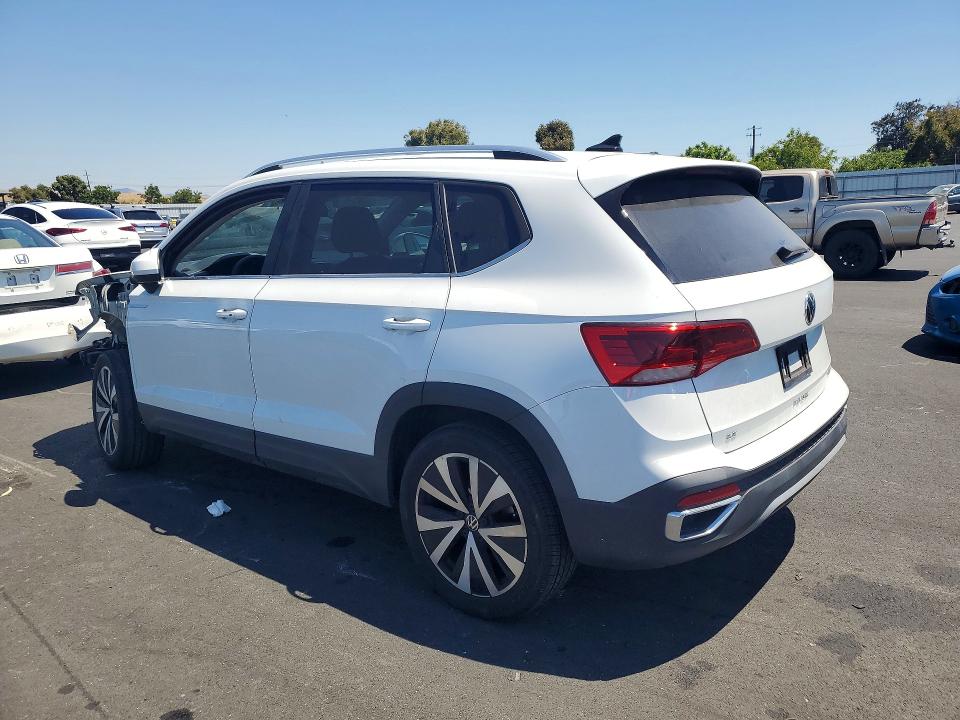 Продаж на аукціоні авто 2022 Volkswagen Taos, vin: 3VVWX7B22NM085071, номер лоту: 57010076