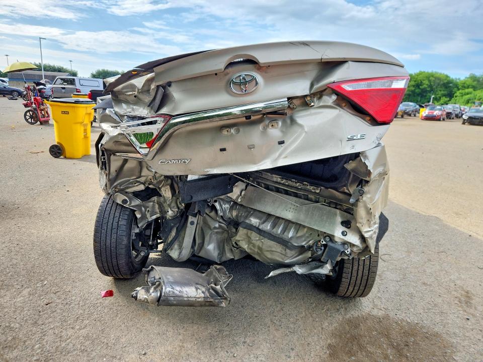 56573786 :رقم المزاد ، 4T1BF1FK9GU262409 vin ، 2016 Toyota Camry مزاد بيع