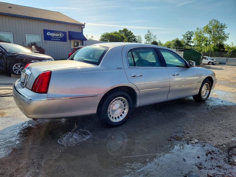 Aukcja sprzedaży 2002 Lincoln Town Car, vin: 1LNHM81W82Y661350, numer aukcji: 57749156