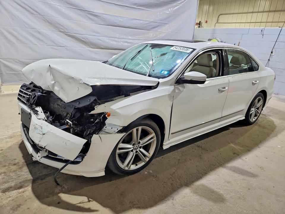 Продажа на аукционе авто 2015 Volkswagen Passat, vin: 1VWCM7A39FC005740, номер лота: 54253536