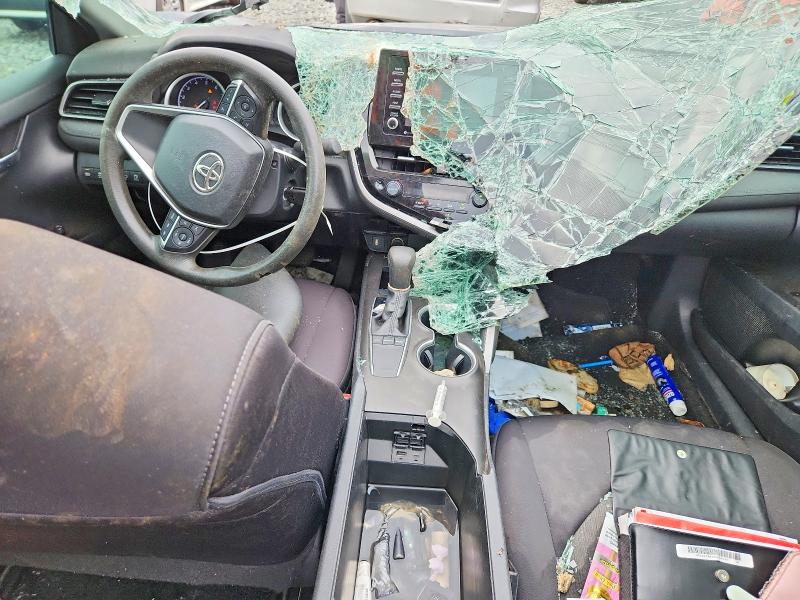 56411456 :رقم المزاد ، 4T1C11AK0NU633030 vin ، 2022 Toyota Camry مزاد بيع