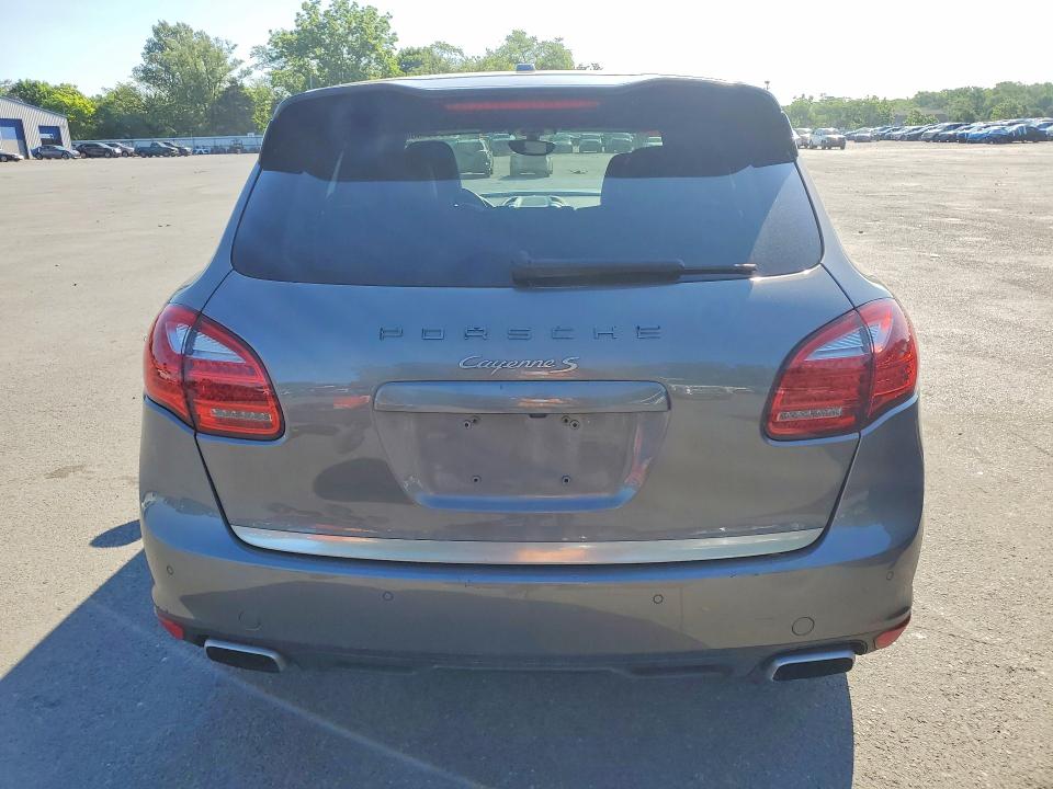 55402306 :رقم المزاد ، WP1AB2A25BLA51066 vin ، 2011 Porsche Cayenne مزاد بيع