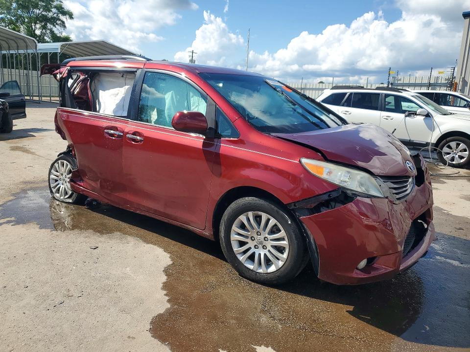 55569276 :رقم المزاد ، 5TDYZ3DC3HS886726 vin ، 2017 Toyota Sienna مزاد بيع