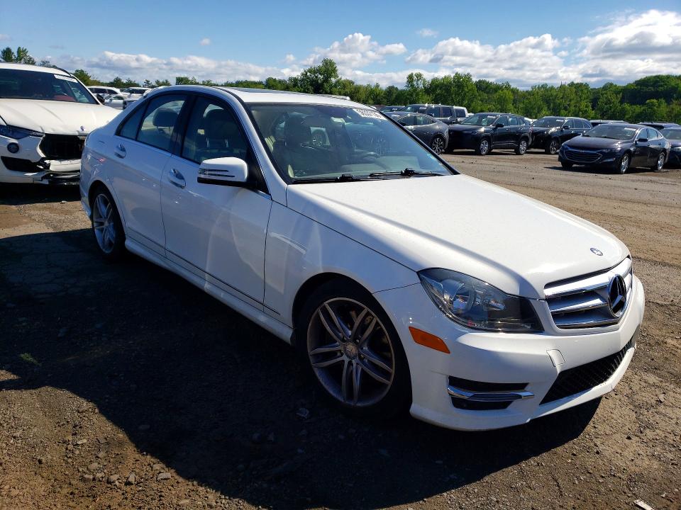 2013 Mercedes-benz C მანქანა იყიდება აუქციონზე, vin: WDDGF8AB2DG136581, აუქციონის ნომერი: 56337136