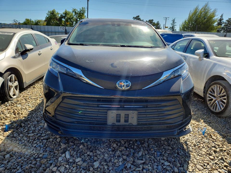 58515706 :رقم المزاد ، 5TDKRKEC1NS109908 vin ، 2022 Toyota Sienna مزاد بيع