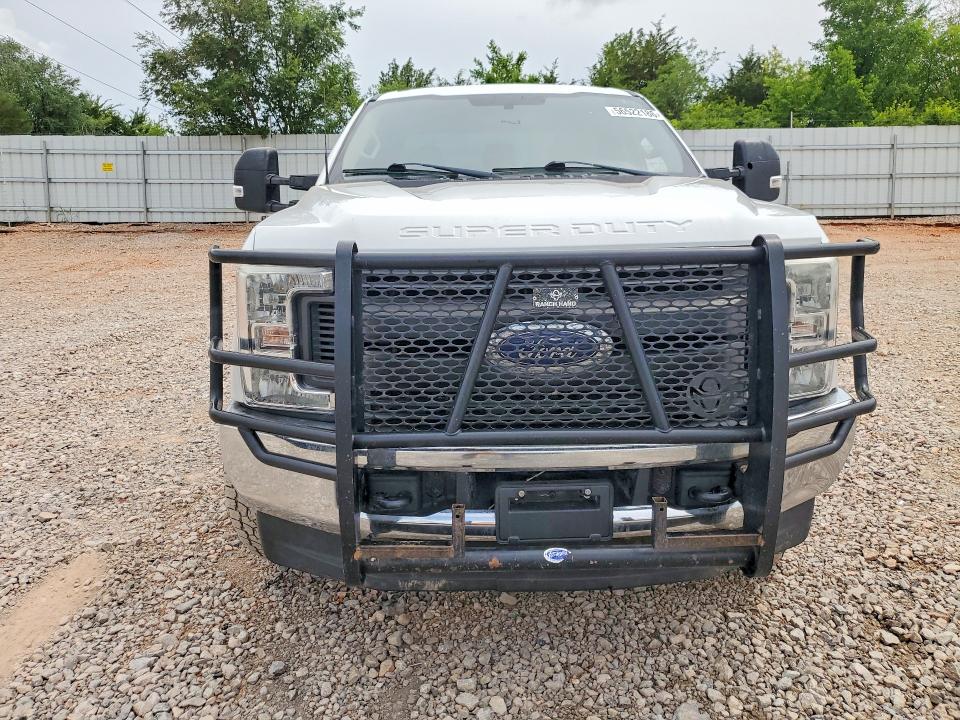 56522186 :رقم المزاد ، 1FT8X3BT5JEC12484 vin ، 2018 Ford F350 مزاد بيع