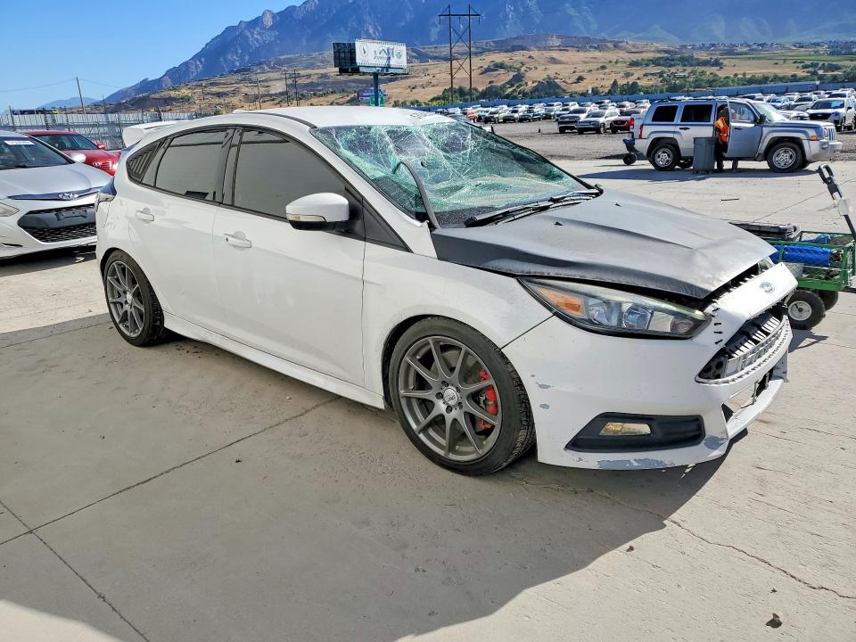 Продажа на аукционе авто 2015 Ford Focus, vin: 1FADP3L98FL369291, номер лота: 57048546