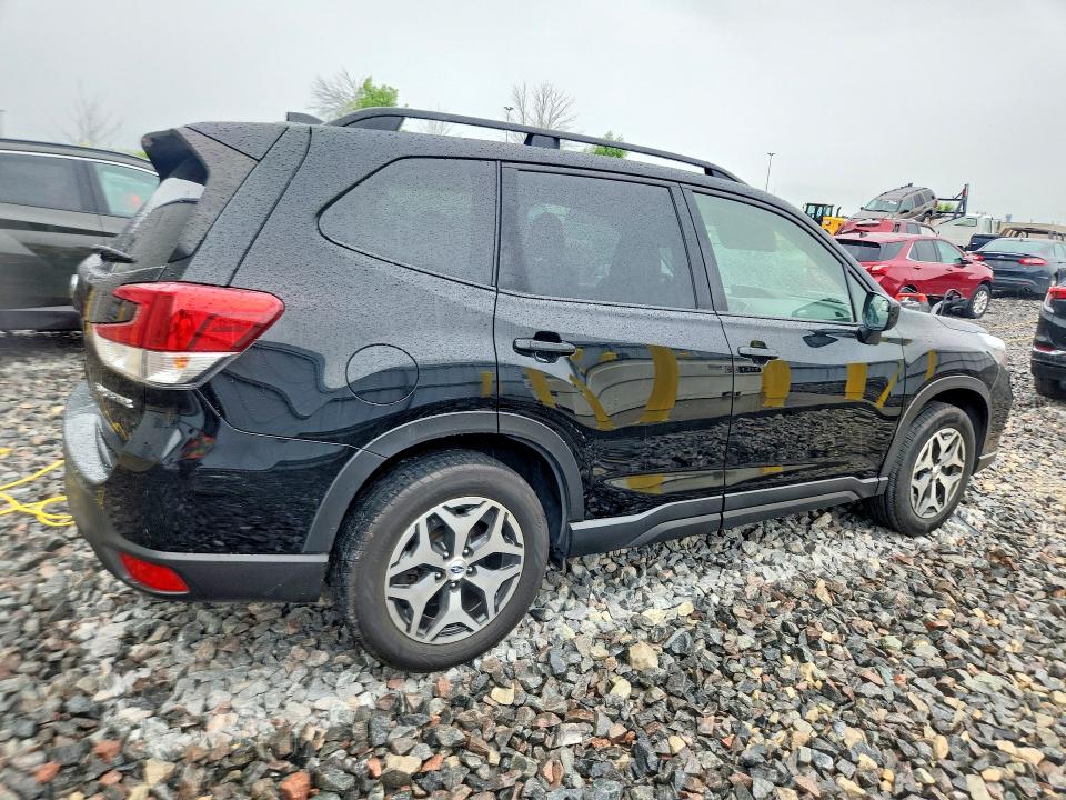 56360166 :رقم المزاد ، JF2SKAFCXMH577671 vin ، 2021 Subaru Forester مزاد بيع