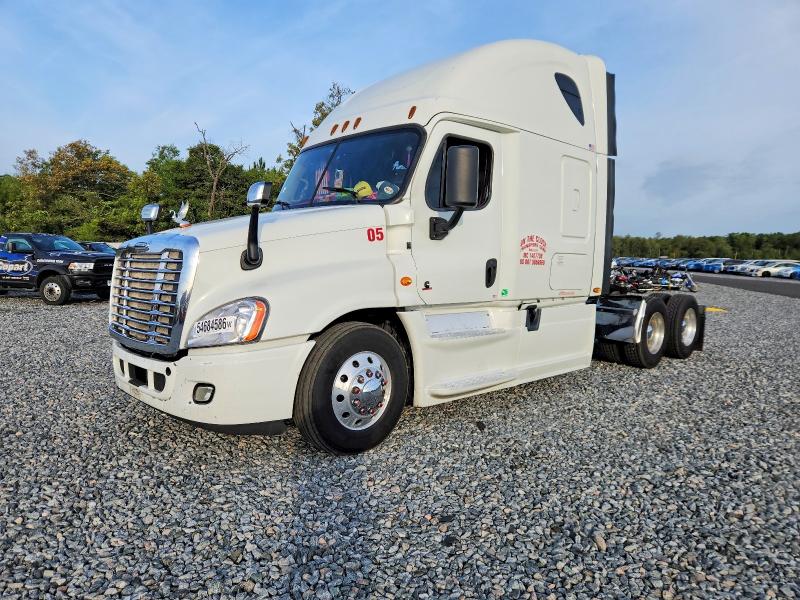 54684586 :رقم المزاد ، 1FUJGLBG5FLGS1622 vin ، 2015 Freightliner Cascadia مزاد بيع