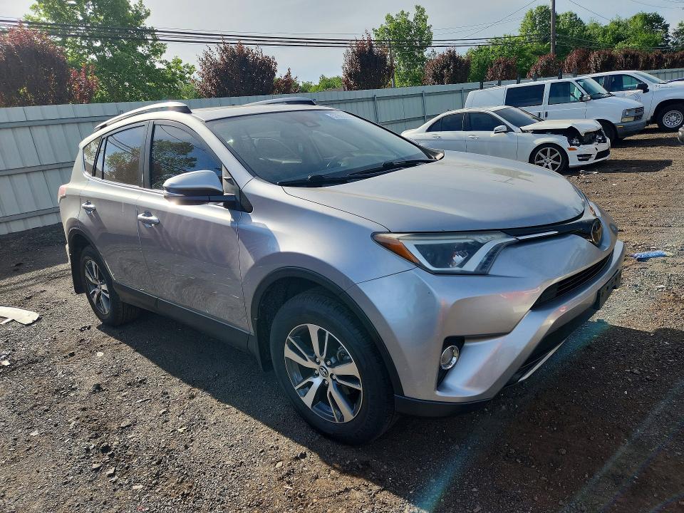 2018 Toyota Rav4 Se Awd მანქანა იყიდება აუქციონზე, vin: JTMRFREV7JJ246215, აუქციონის ნომერი: 57693336