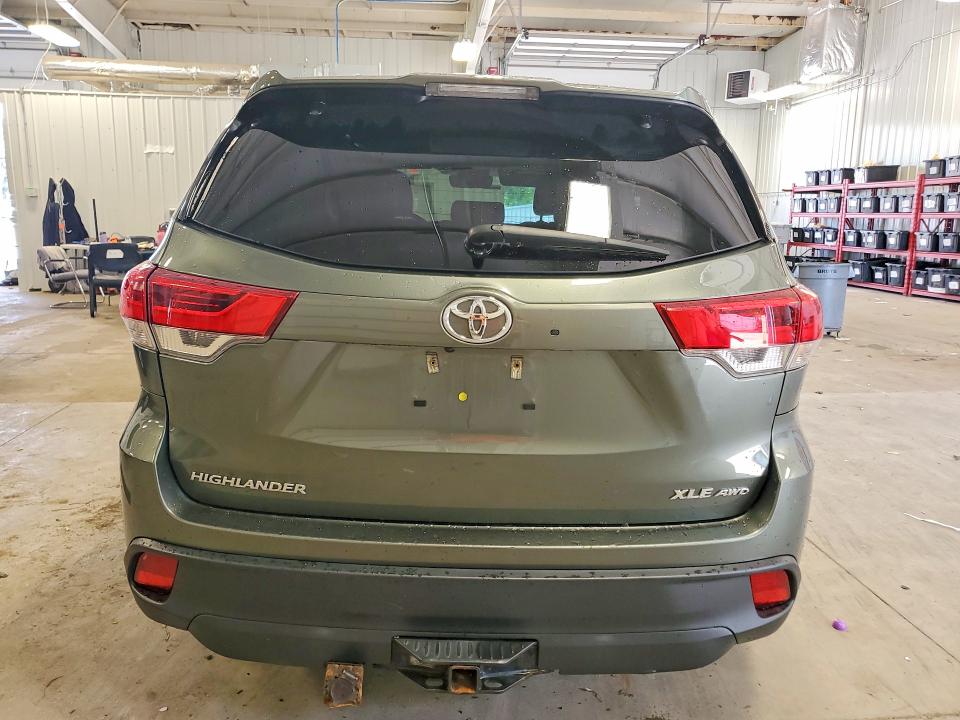 55776886 :رقم المزاد ، 5TDJZRFH4KS724656 vin ، 2019 Toyota Highlander مزاد بيع