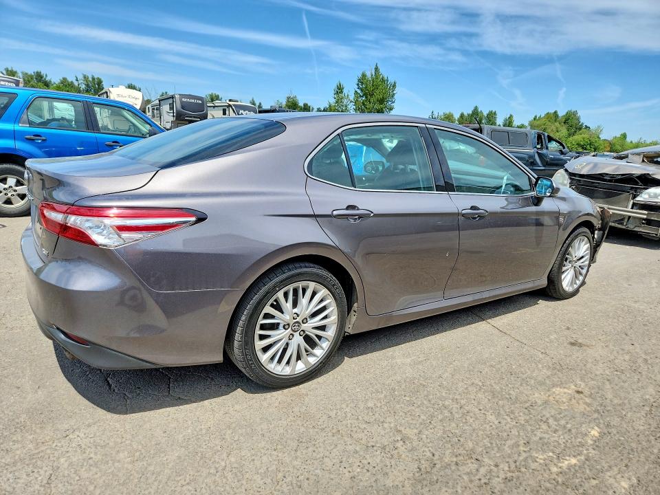 Продаж на аукціоні авто 2018 Toyota Camry, vin: 4T1B11HK5JU120299, номер лоту: 58620986