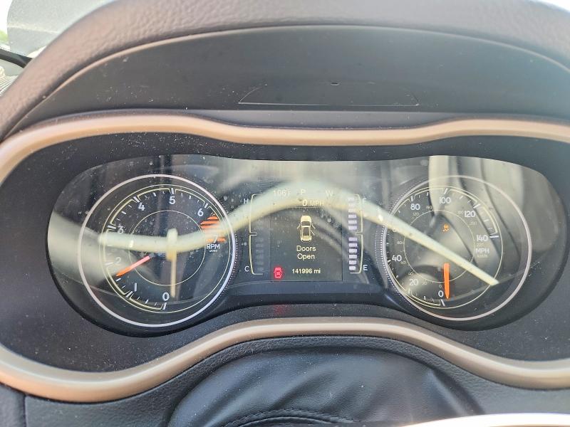 55531736 :رقم المزاد ، 1C4PJLCB2HW523393 vin ، 2017 Jeep Cherokee مزاد بيع
