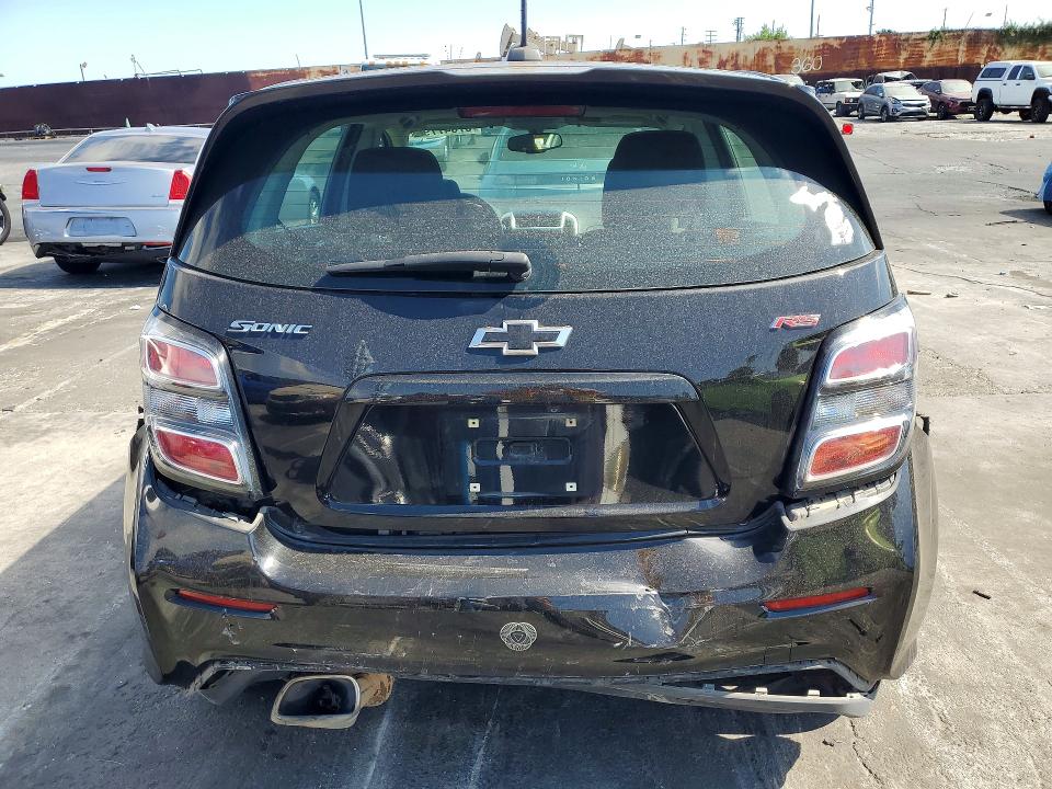 57647796 :رقم المزاد ، 1G1JD6SB0K4139883 vin ، 2019 Chevrolet Sonic مزاد بيع