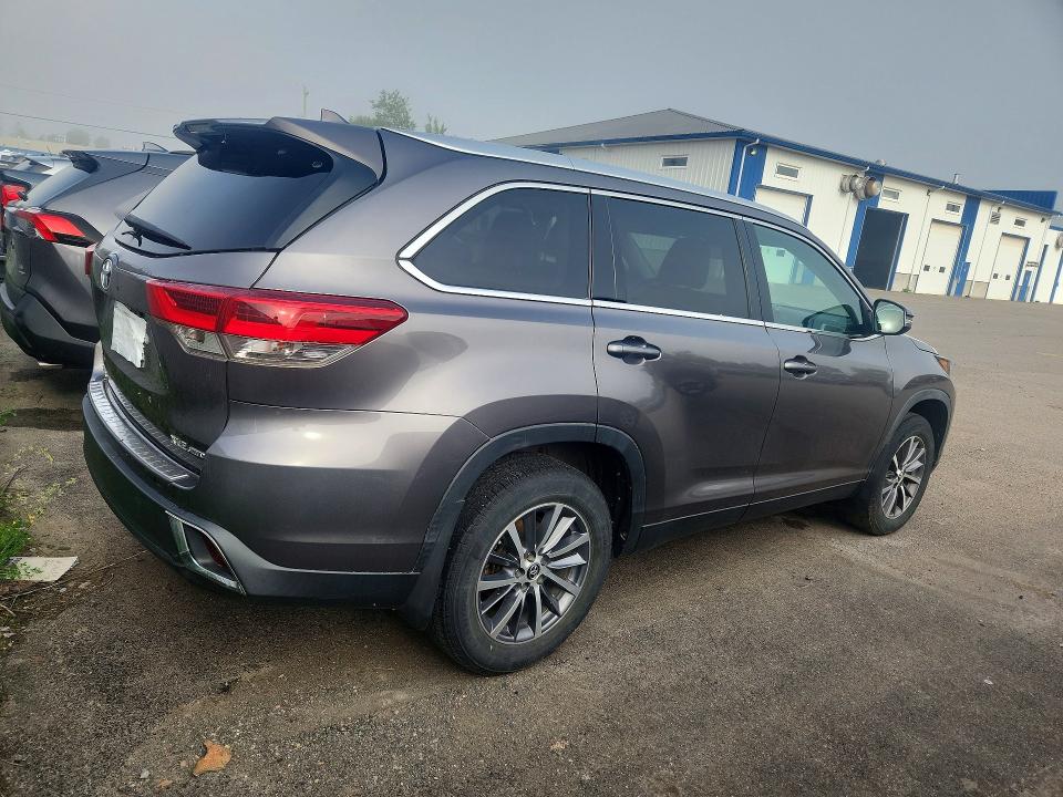 85615985 :رقم المزاد ، 5TDJZRFH7KS595182 vin ، 2019 Toyota Highlander مزاد بيع