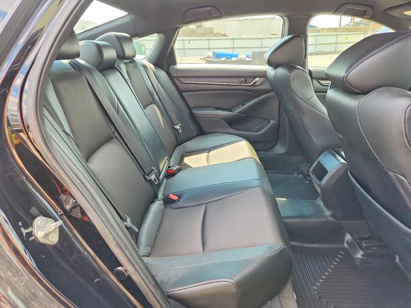 Продажа на аукционе авто 2018 Honda Accord, vin: 1HGCV1F33JA091980, номер лота: 58736696