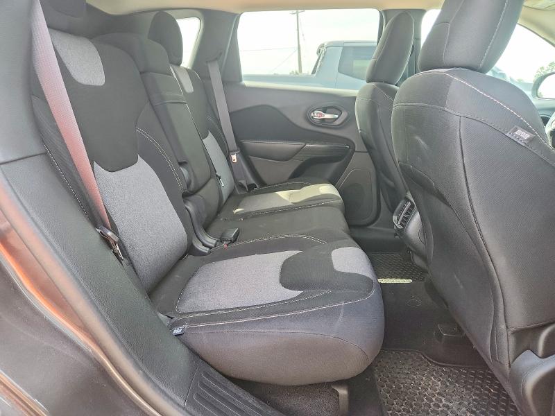56894716 :رقم المزاد ، 1C4PJMCS5EW197431 vin ، 2014 Jeep Cherokee مزاد بيع