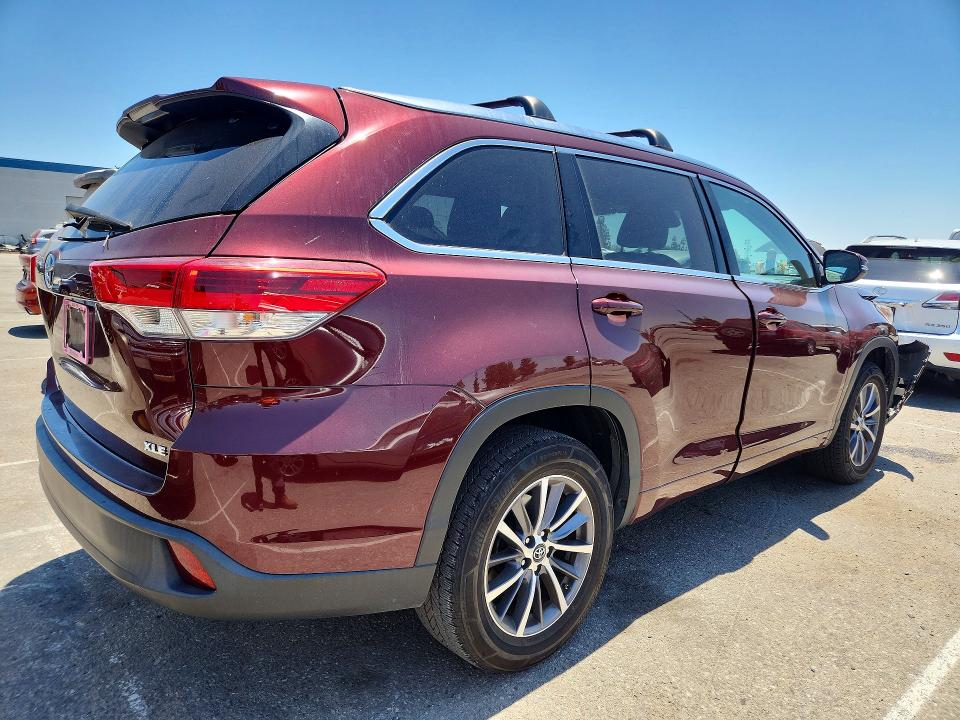 58413366 :رقم المزاد ، 5TDKZRFH8JS275629 vin ، 2018 Toyota Highlander مزاد بيع