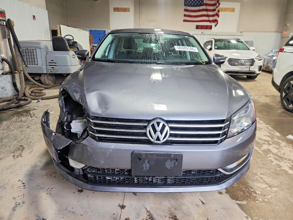 58389186 :رقم المزاد ، 1VWAT7A31FC111030 vin ، 2015 Volkswagen Passat مزاد بيع