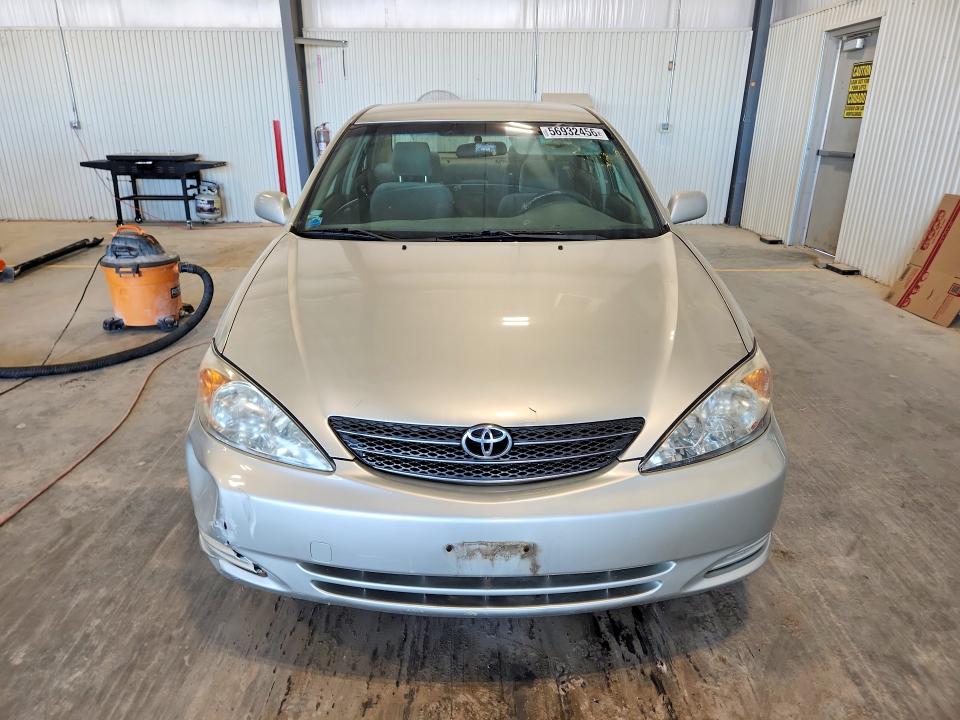 56932456 :رقم المزاد ، JTDBE32K820045555 vin ، 2002 Toyota Camry مزاد بيع