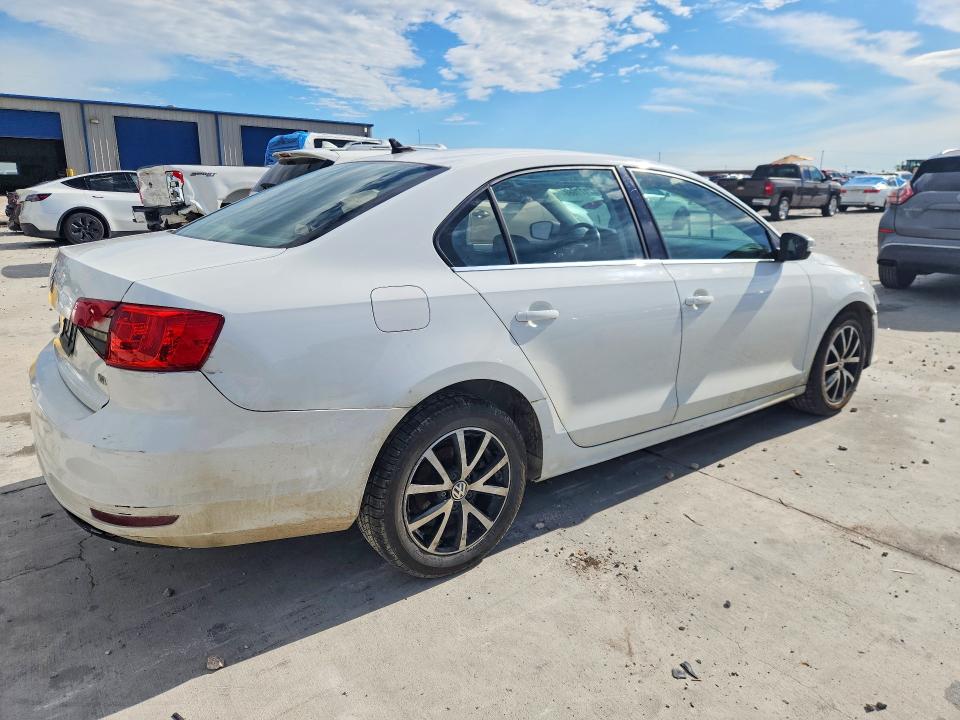 57177666 :رقم المزاد ، 3VWDB7AJ0HM207456 vin ، 2017 Volkswagen Jetta مزاد بيع