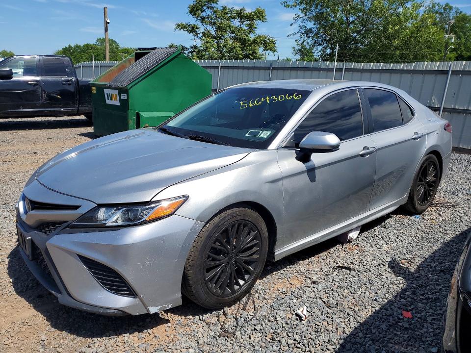 56643066 :رقم المزاد ، 4T1B11HK7JU620836 vin ، 2018 Toyota Camry مزاد بيع