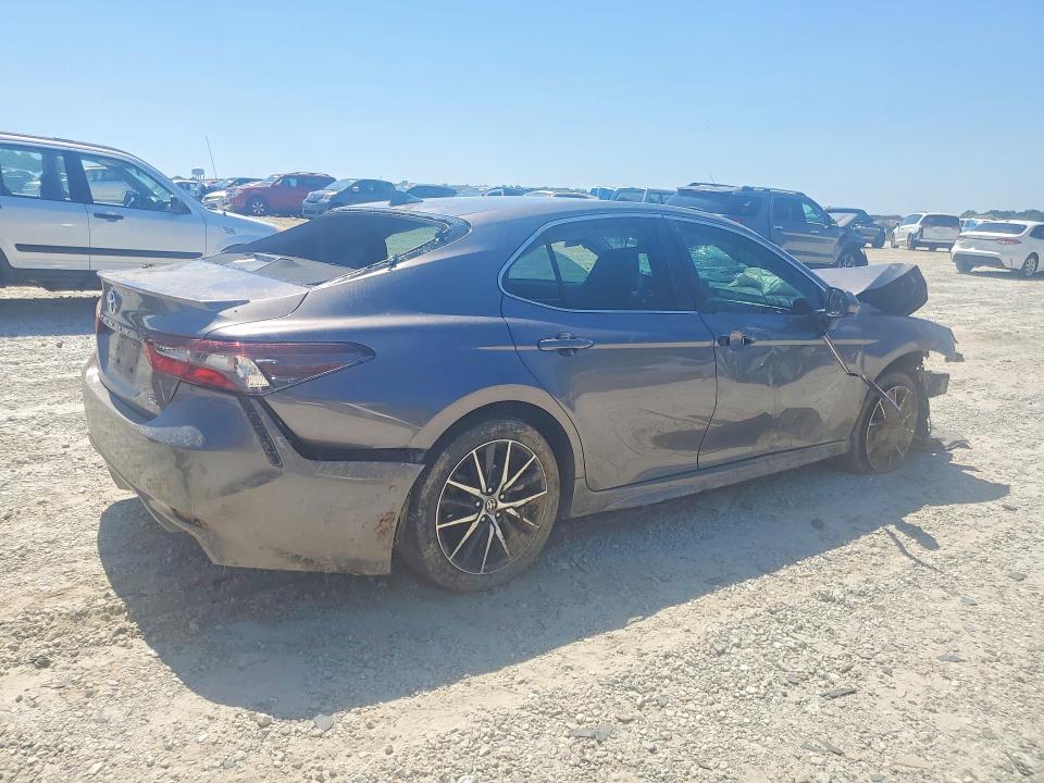 56116166 :رقم المزاد ، 4T1G11AK1MU417221 vin ، 2021 Toyota Camry مزاد بيع