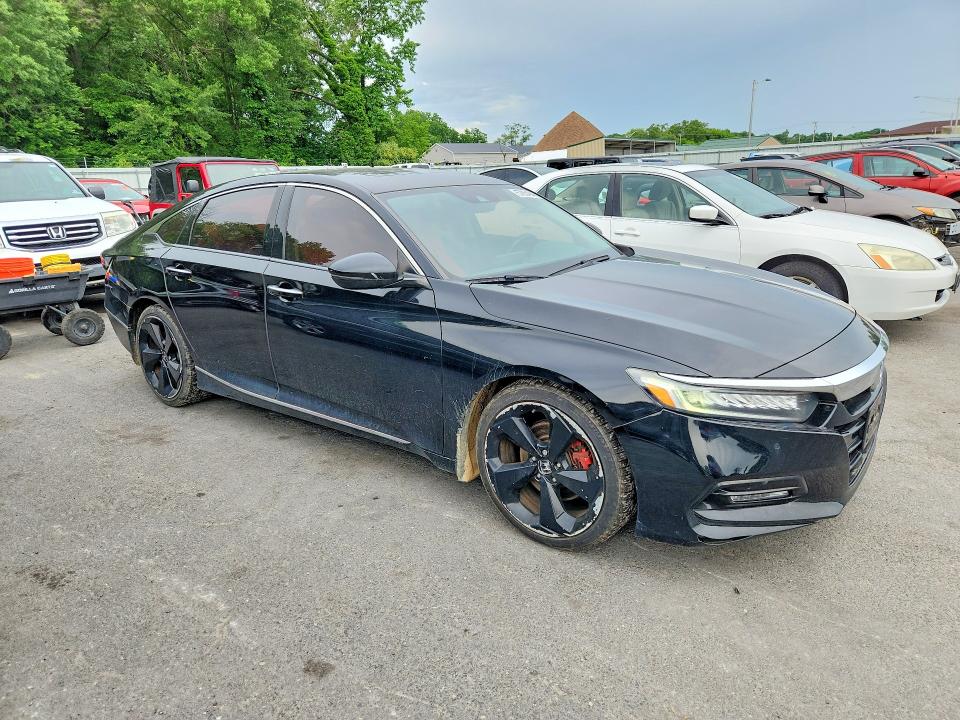 2018 Honda Accord მანქანა იყიდება აუქციონზე, vin: 1HGCV1F96JA026268, აუქციონის ნომერი: 57854946