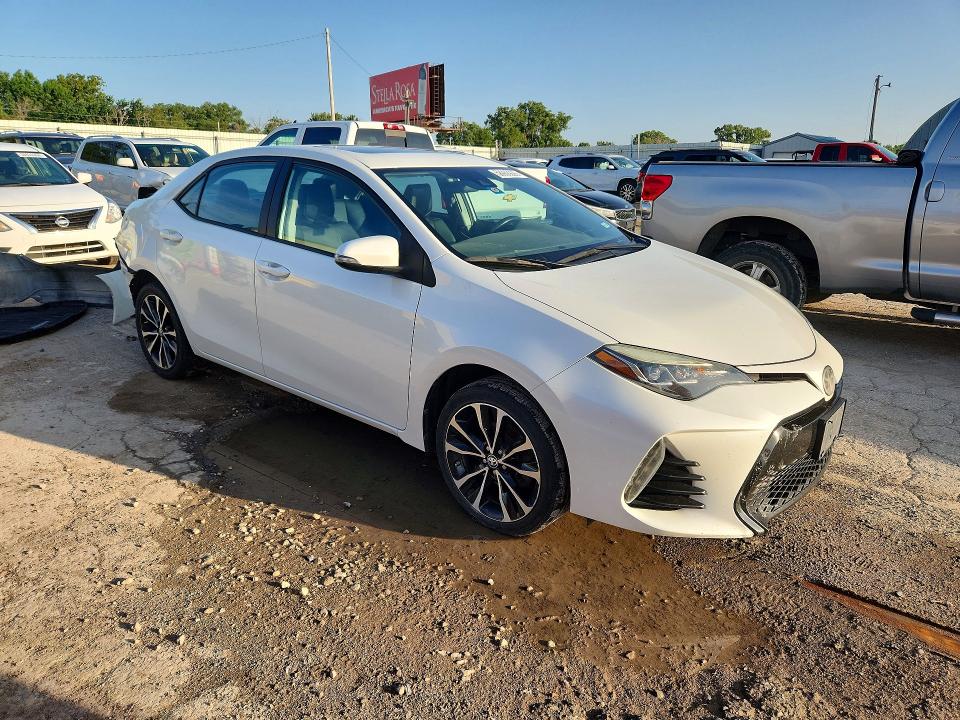 58906226 :رقم المزاد ، 5YFBURHEXJP821373 vin ، 2018 Toyota Corolla مزاد بيع