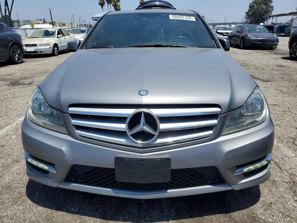 58492126 :رقم المزاد ، WDDGF4HB1CR216486 vin ، 2012 Mercedes-benz C مزاد بيع