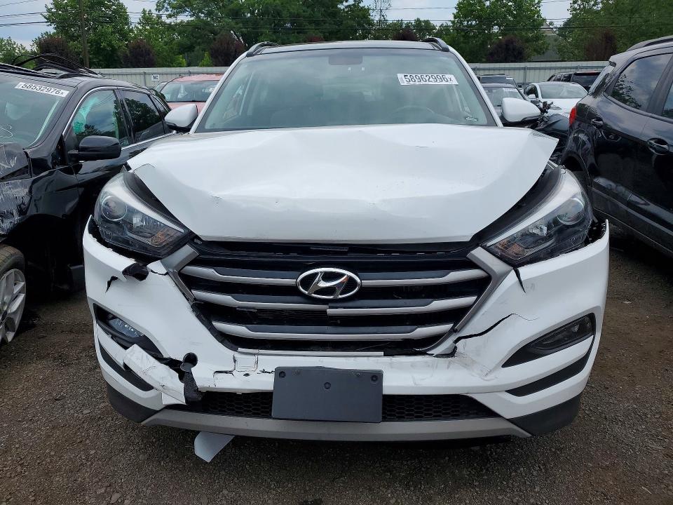 58962996 :رقم المزاد ، KM8J3CA23JU665882 vin ، 2018 Hyundai Tucson مزاد بيع