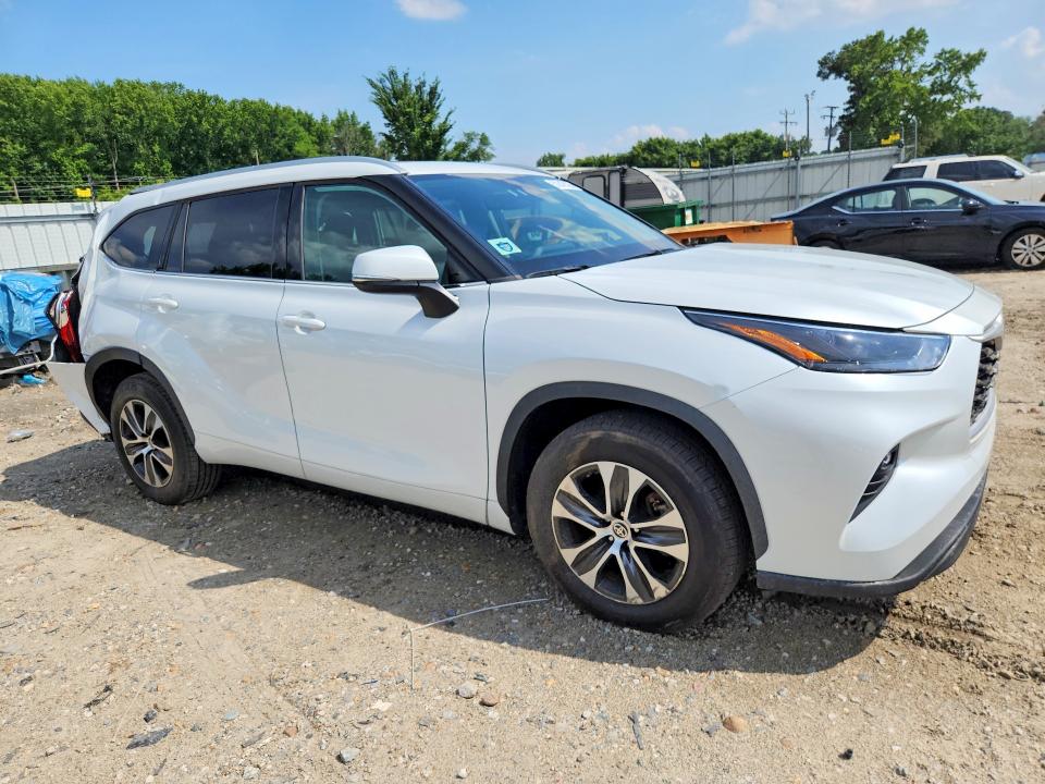 Продажа на аукционе авто 2022 Toyota Highlander Hybrid, vin: 5TDGARAHXNS513488, номер лота: 57047426