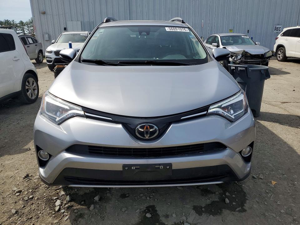 56091976 :رقم المزاد ، JTMDFREV5JD239269 vin ، 2018 Toyota Rav4 مزاد بيع