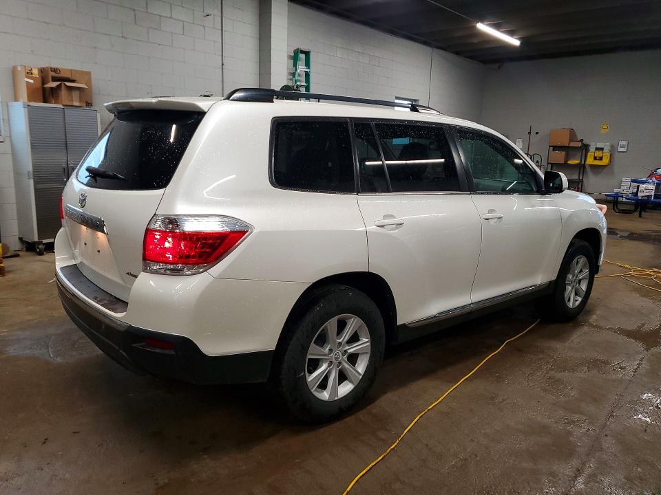 56831896 :رقم المزاد ، 5TDBK3EH5CS141134 vin ، 2012 Toyota Highlander مزاد بيع