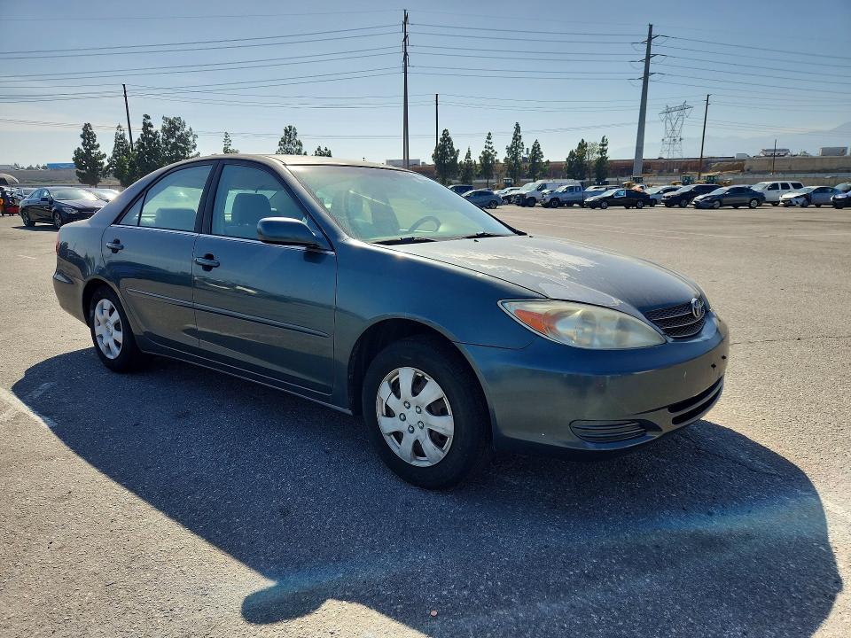 55756956 :رقم المزاد ، JTDBE32K720021568 vin ، 2002 Toyota Camry مزاد بيع