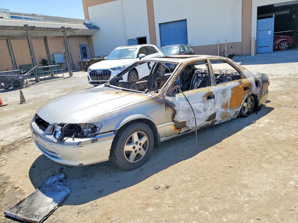 56148016 :رقم المزاد ، JT2BG22K410576747 vin ، 2001 Toyota Camry مزاد بيع