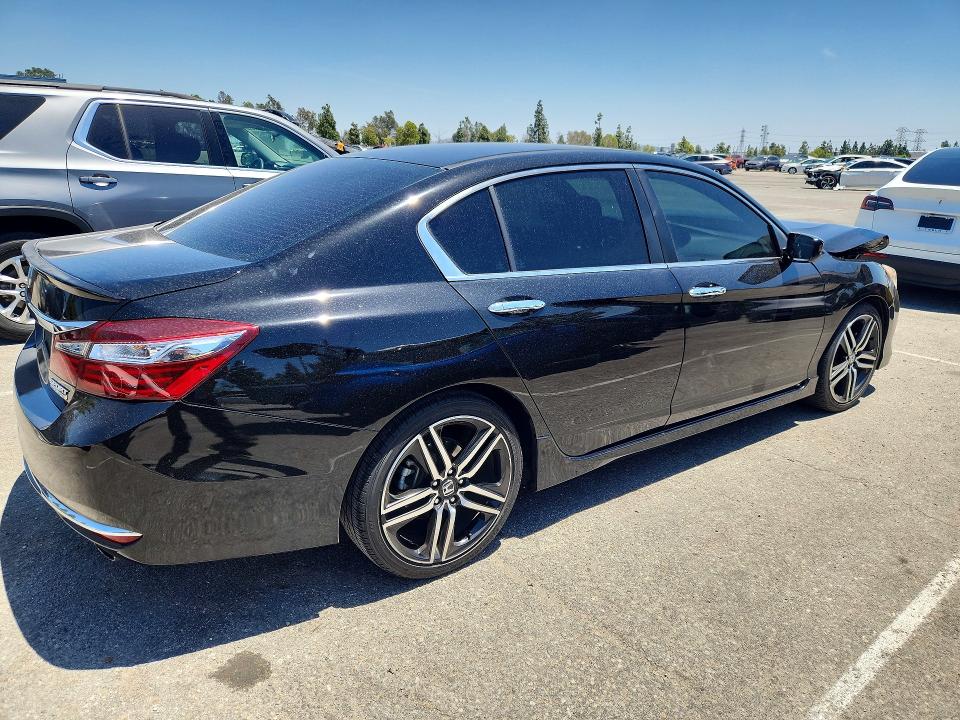 55328906 :رقم المزاد ، 1HGCR2F11HA020666 vin ، 2017 Honda Accord مزاد بيع