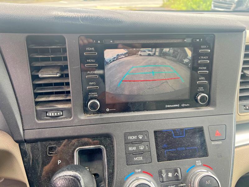 58391086 :رقم المزاد ، 5TDKZ3DC7JS903233 vin ، 2018 Toyota Sienna مزاد بيع