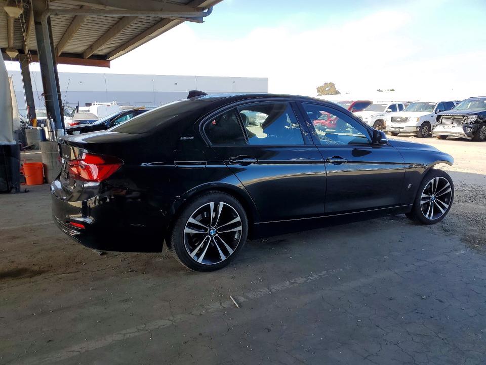 56329026 :رقم المزاد ، WBA8E1C59JA178631 vin ، 2018 Bmw 330e مزاد بيع