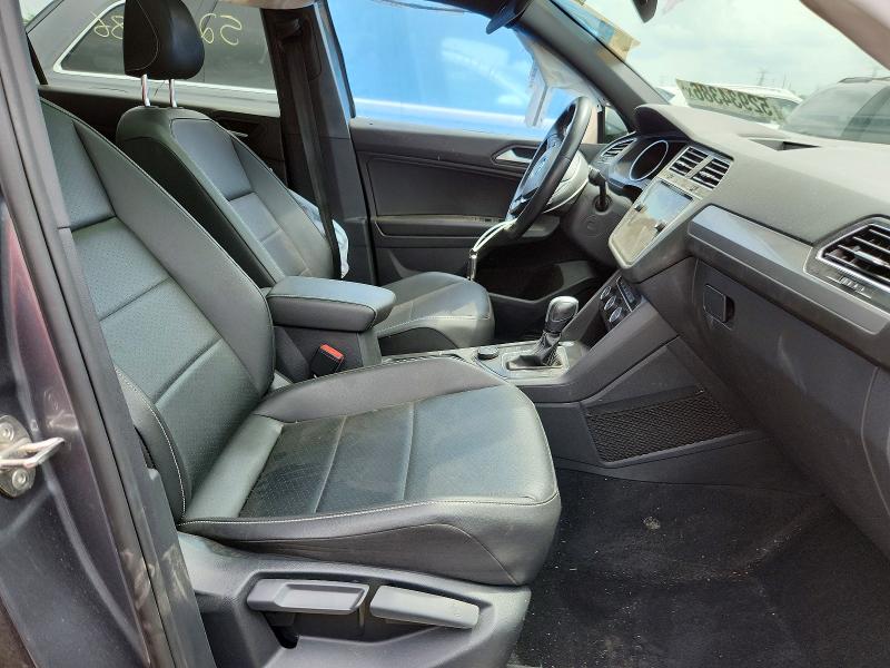 52934386 :رقم المزاد ، 3VV2B7AX1MM053950 vin ، 2021 Volkswagen Tiguan مزاد بيع