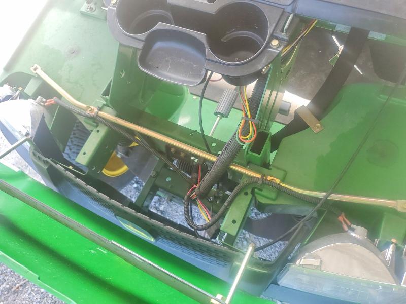 2008 John Deere Gator მანქანა იყიდება აუქციონზე, vin: M000CSA013678, აუქციონის ნომერი: 57173866