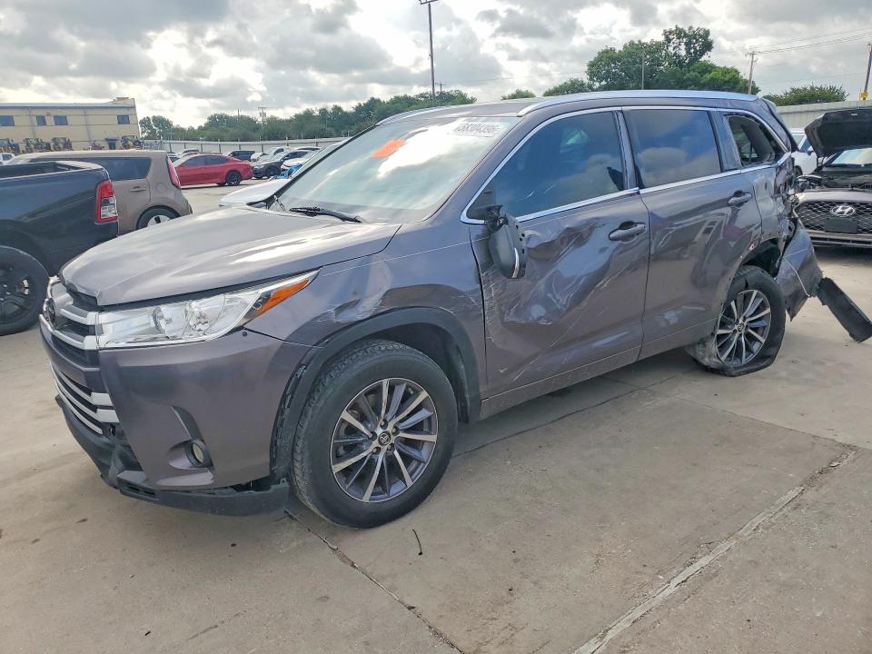 2017 Toyota Highlander მანქანა იყიდება აუქციონზე, vin: 5TDKZRFH3HS526048, აუქციონის ნომერი: 58304396