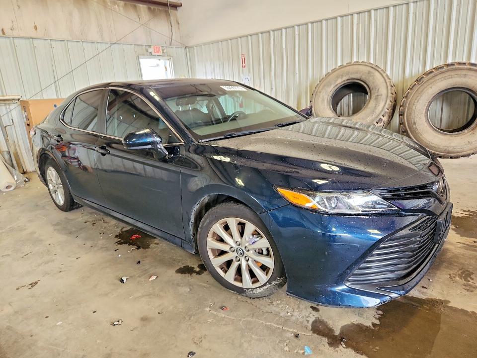2019 Toyota Camry მანქანა იყიდება აუქციონზე, vin: 4T1B11HK7KU256841, აუქციონის ნომერი: 56499776