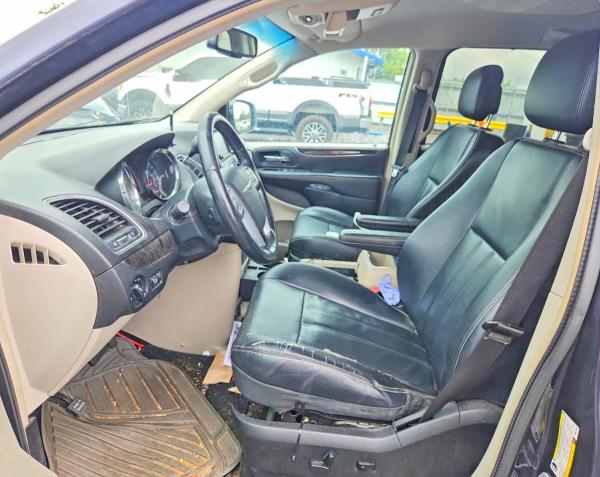 58479076 :رقم المزاد ، 2C4RC1BG6DR820965 vin ، 2013 Chrysler Town & Country مزاد بيع