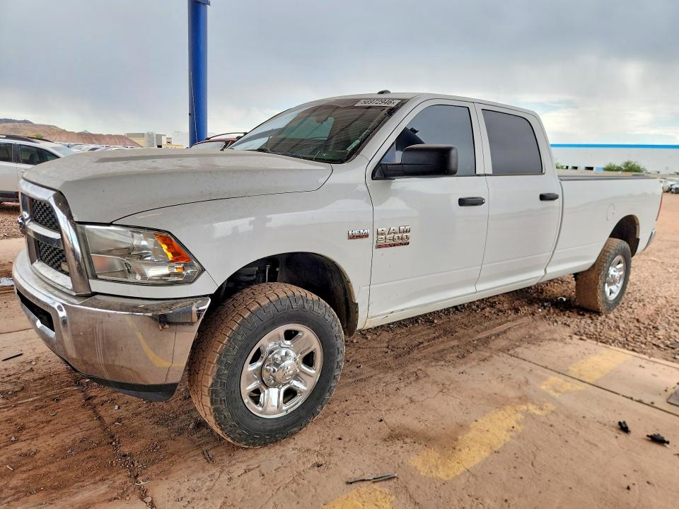 56972946 :رقم المزاد ، 3C6UR5HJ3JG359459 vin ، 2018 Ram 2500 مزاد بيع