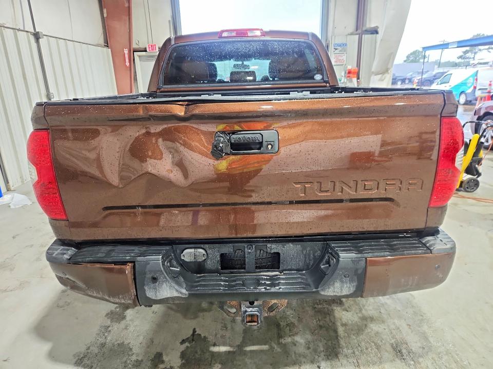 57408556 :رقم المزاد ، 5TFGW5F18HX227594 vin ، 2017 Toyota Tundra مزاد بيع