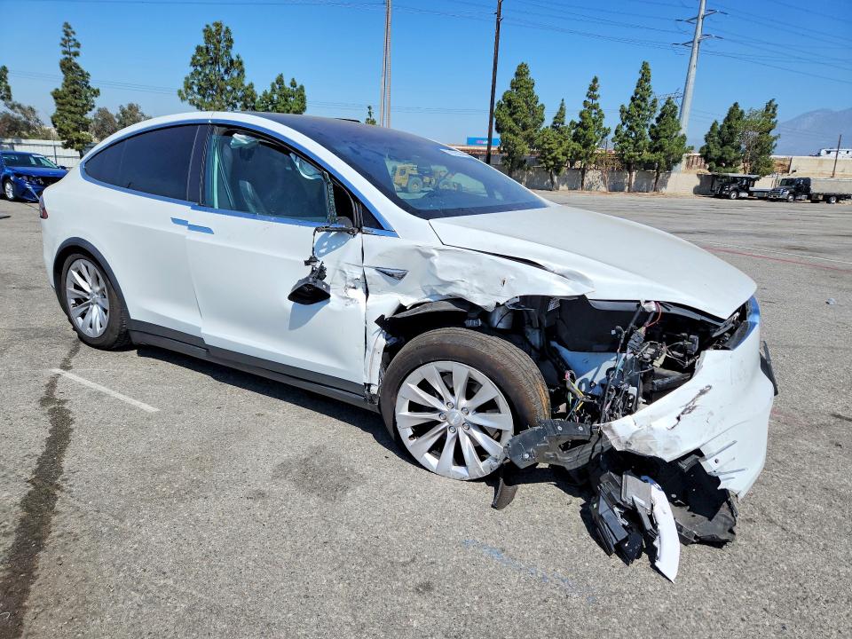 Продаж на аукціоні авто 2020 Tesla Model X, vin: 5YJXCAE21LF249953, номер лоту: 57692036