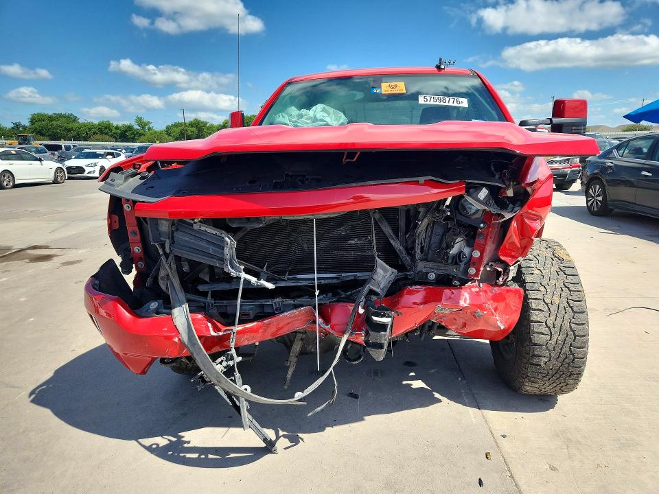 Продажа на аукционе авто 2018 Chevrolet Silverado, vin: 3GCUKREC1JG569651, номер лота: 57598776